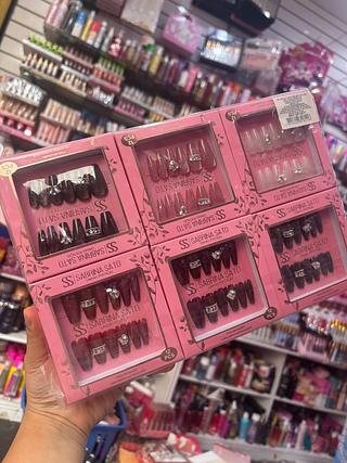 UNHAS POSTICAS SABRINA SATO
