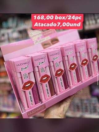 Batom Líquido Matte 2 em 1 HudaMoji — apresentação rosa