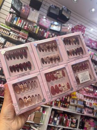 UNHAS POSTICA SABRINA SATO