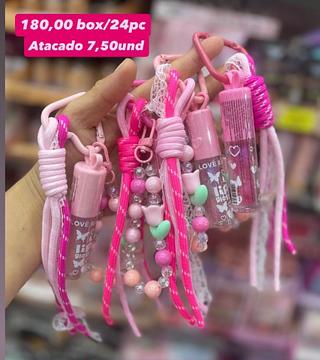 Lip Gloss Love Rain com Chaveiro — display rosa