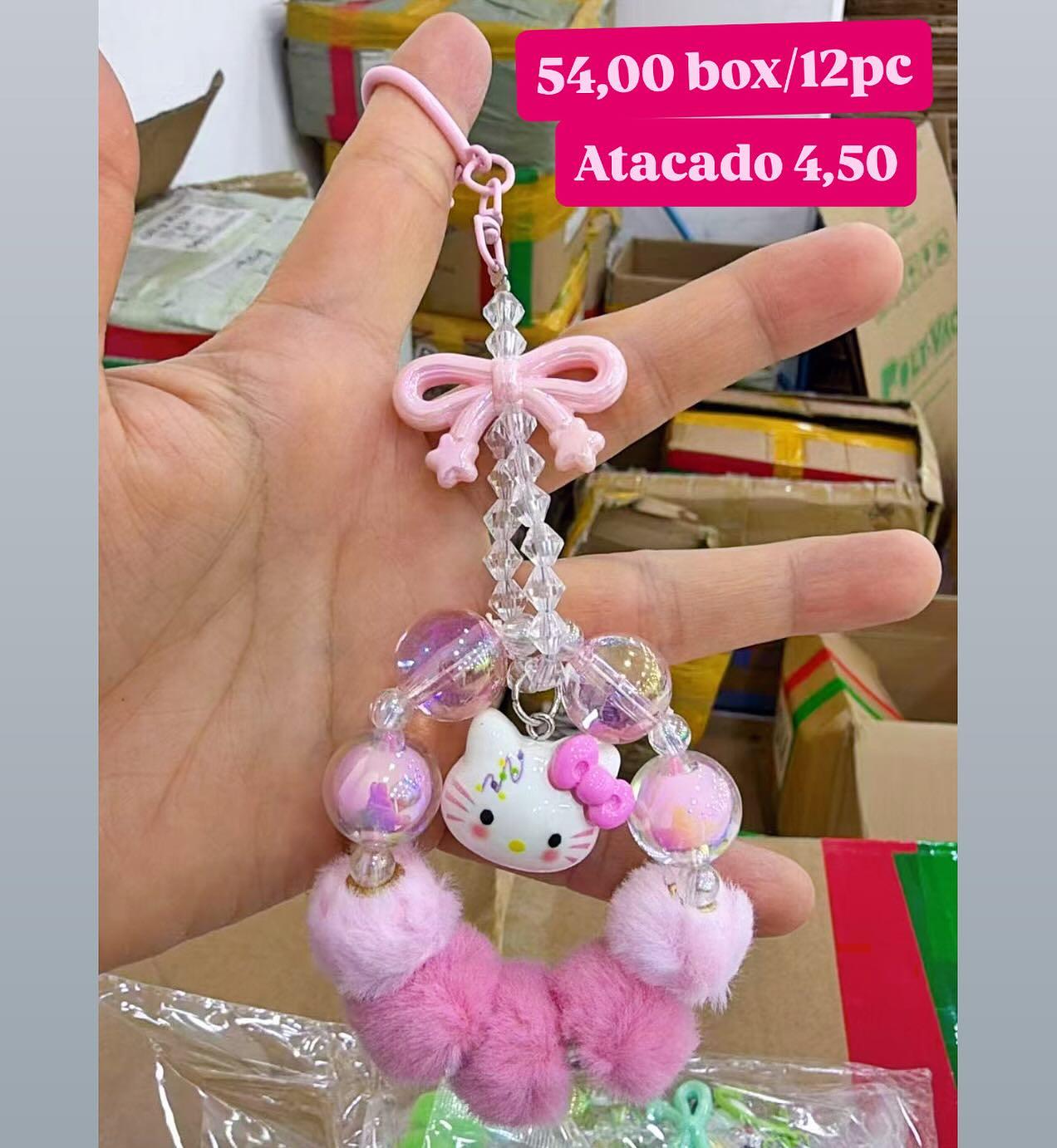 Chaveiro Hello Kitty com Laço, Miçangas e Pompons