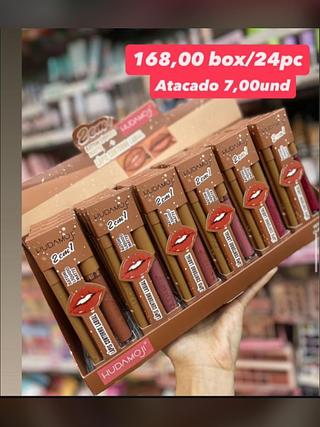 Batom Líquido Matte 2 em 1 HudaMoji — apresentação marrom