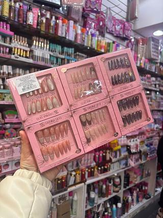 UNHAS POSTICAS SABRINA SATO