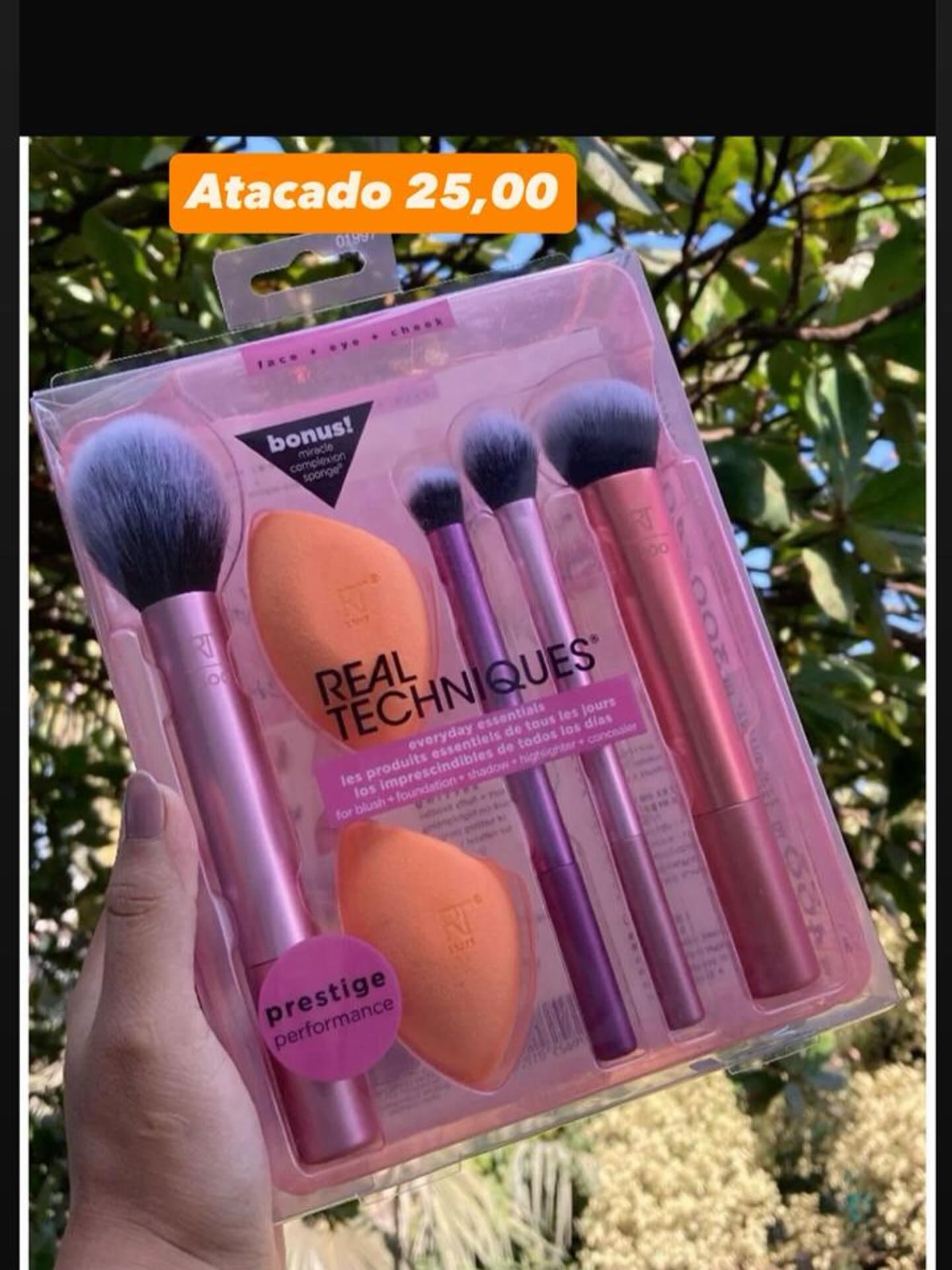 Kit de Pincéis e Esponjas Real Techniques Everyday Essentials