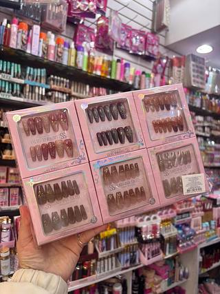 UNHAS POSTICAS SABRINA SATO