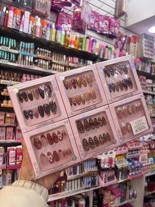UNHAS POSTICA SABRINA SATO