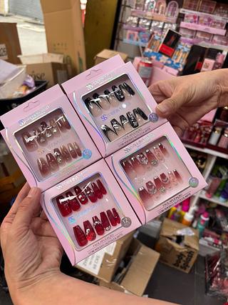 UNHAS POSTICAS COM PEDRARIA