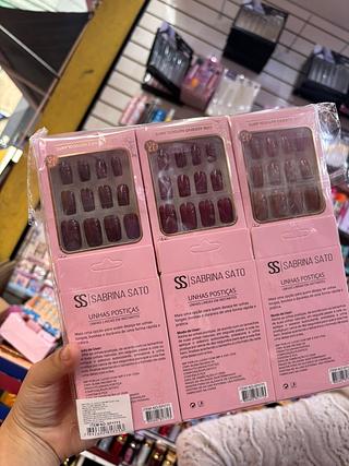 UNHAS POSTICA SABRINA SATO