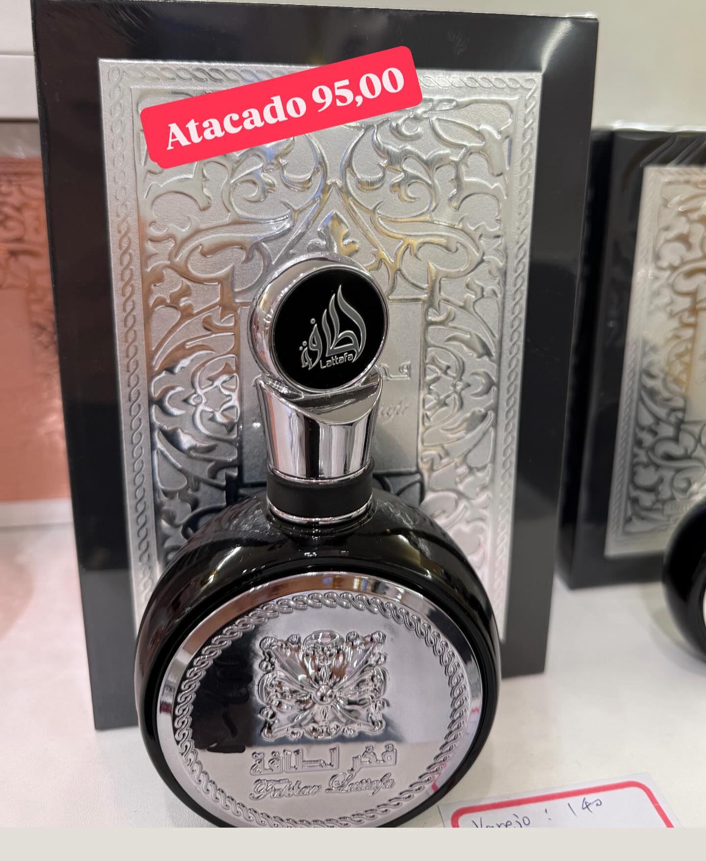 Perfume Fakhar Lattafa 100ml — apresentação preta